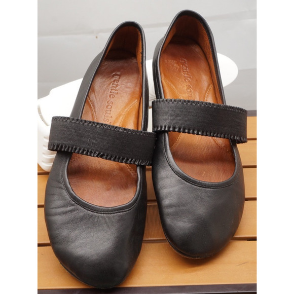 Gentle Souls Women's Gabby Mary Jane Ballet Flats Shoes w/Strap Leather 9M - Picture 1 of 14